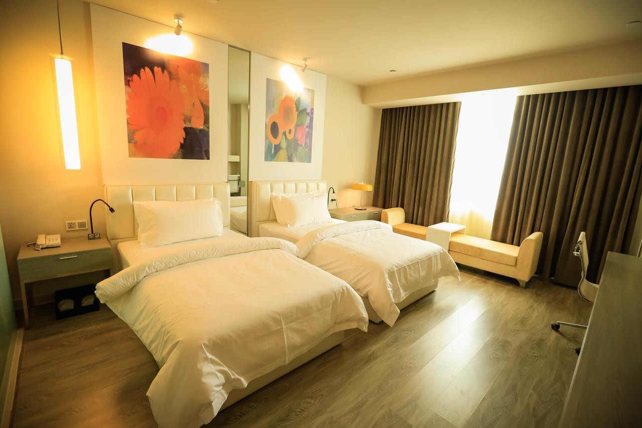 Metropolo Jin Jiang Hotels Turpan Administrative The Heart Of Pai Buitenkant foto